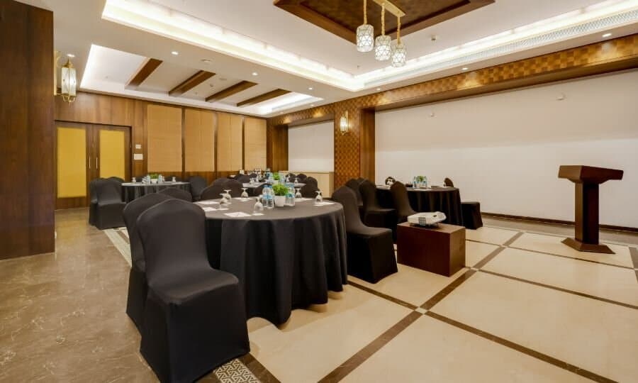 1743068986_2_Fern_Ecotel_Lonavala_banquet_1