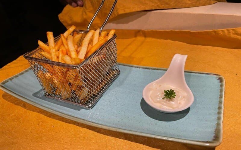 1744804341_4_Dapoli_Dining_Azzure_pool_cafe_02